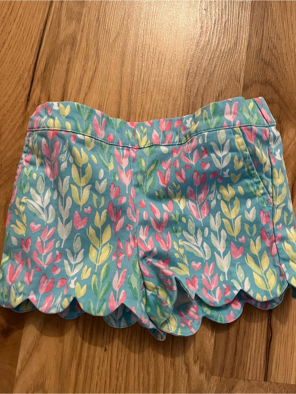 Crown & Ivy Kids Scalloped Hem Floral Print Shorts - Blue/Pink